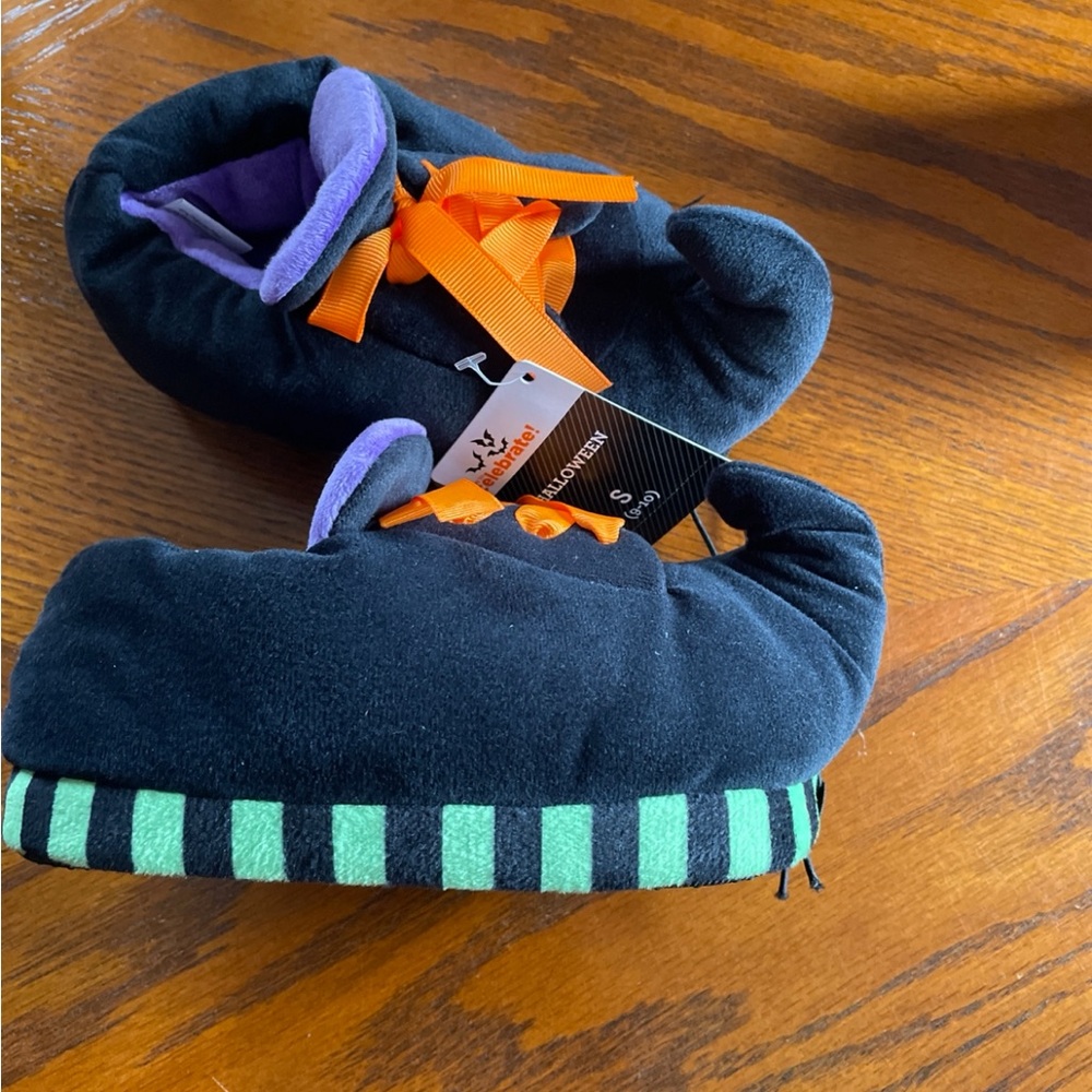 Girls 9/10 Halloween Slippers